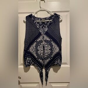 Sleeveless Bohemian Button Down Top w/ Tie Waist in Good Condition. Size XL. $5